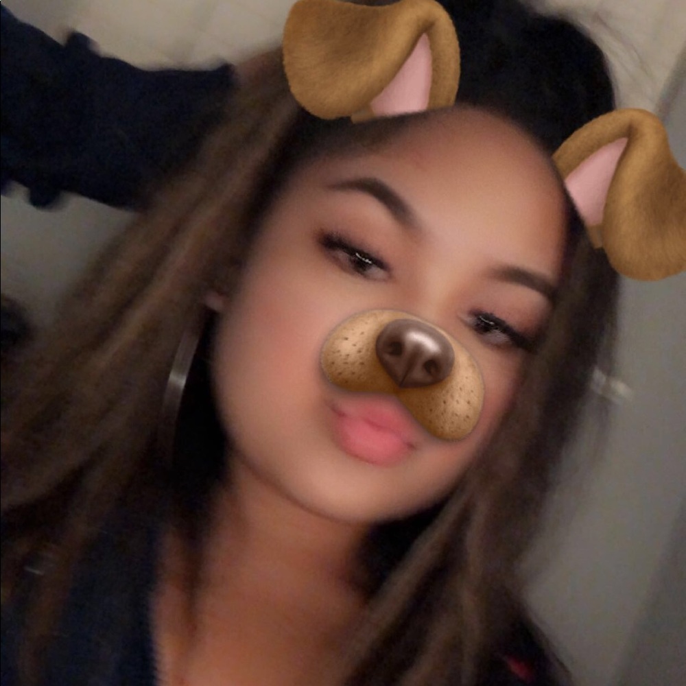 Meet your Posher, Halia